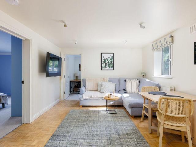 2 bedroom ground flat for sale