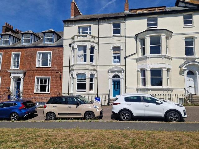 2 bedroom ground flat for sale