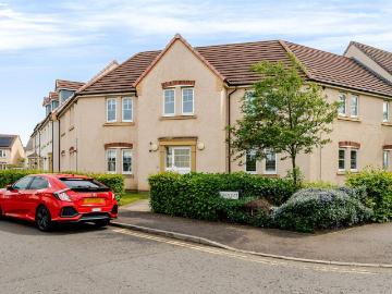 2 bedroom ground flat for sale