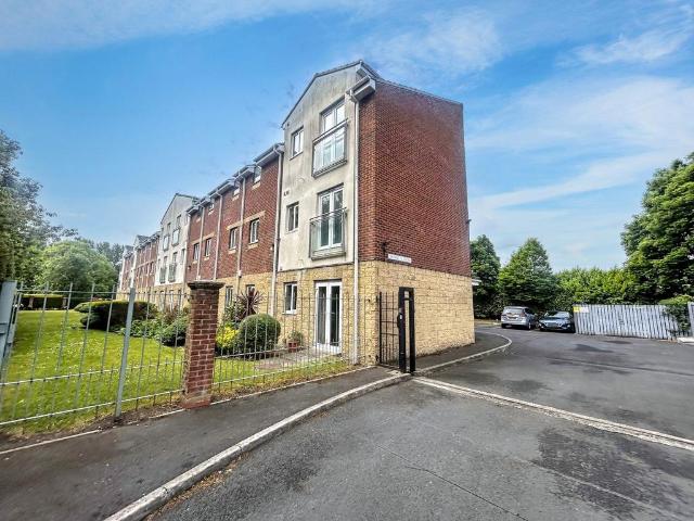 2 bedroom ground flat for sale