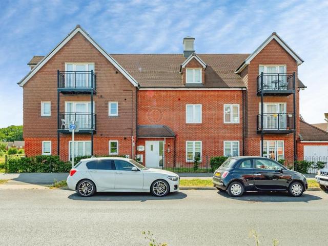 2 bedroom ground flat for sale