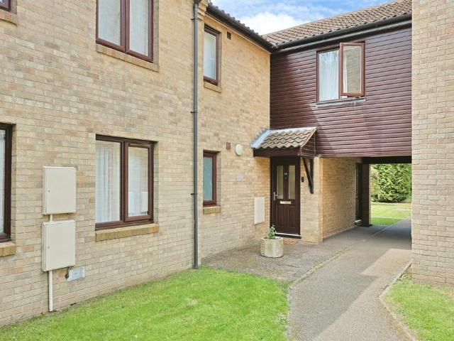 2 bedroom ground flat for sale