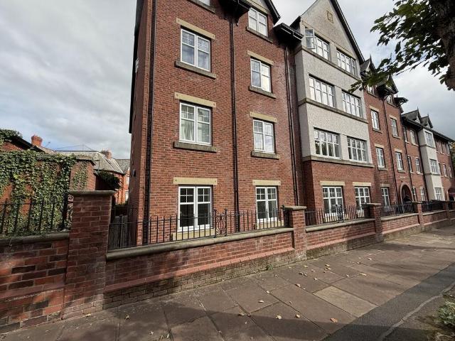 2 bedroom ground flat for sale