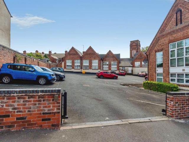 2 bedroom ground flat for sale