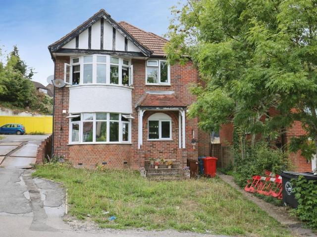 2 bedroom ground flat for sale
