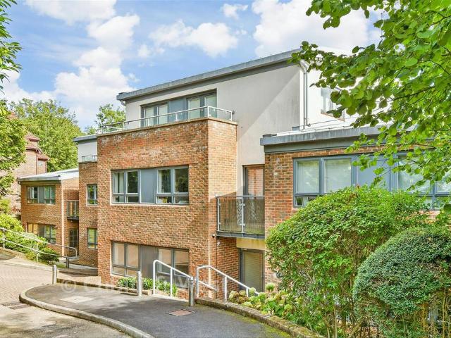 2 bedroom ground flat for sale
