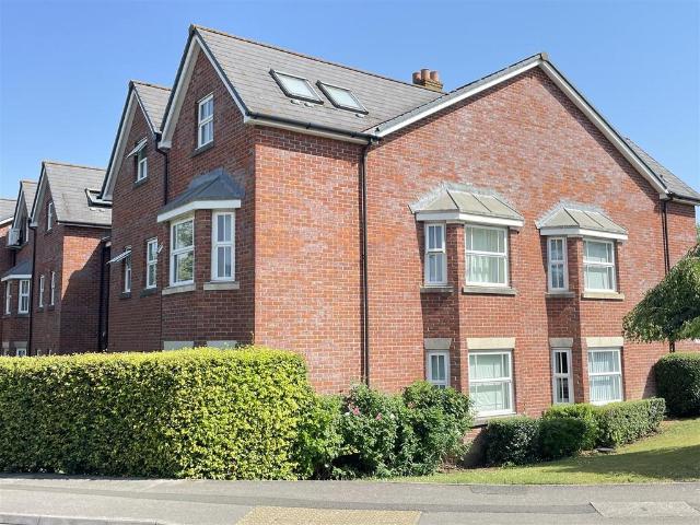2 bedroom ground flat for sale