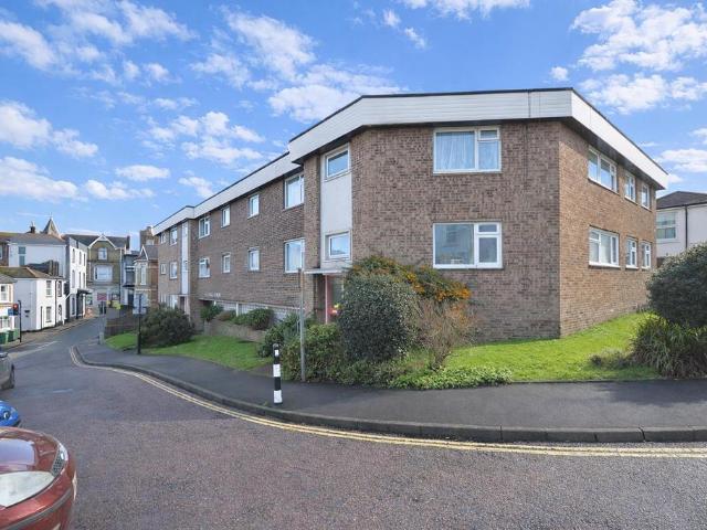 2 bedroom ground flat for sale