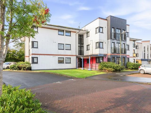 2 bedroom ground flat for sale
