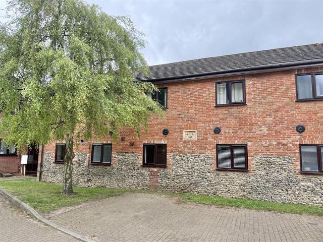 2 bedroom ground flat for sale