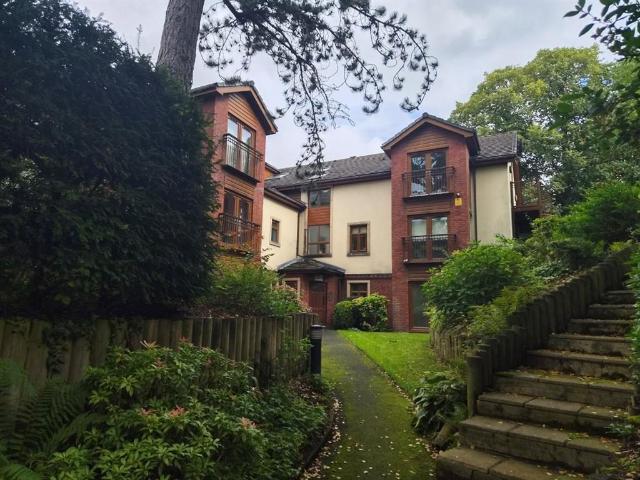 2 bedroom ground flat for sale