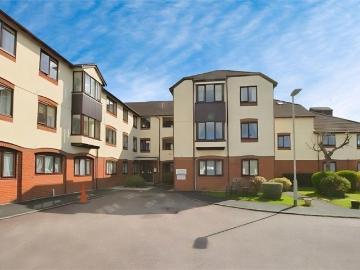 2 bedroom ground flat for sale