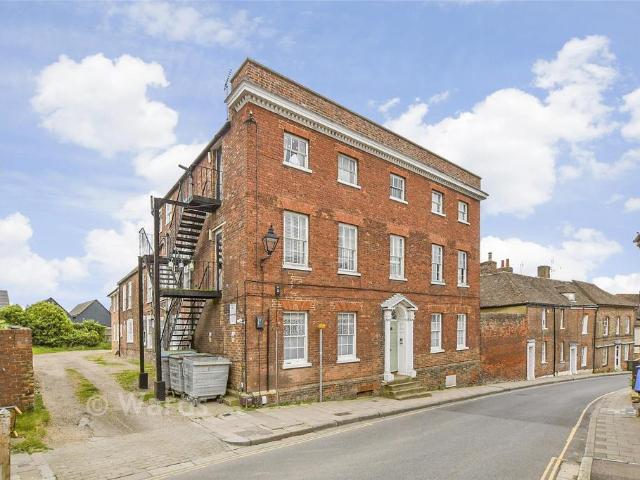 2 bedroom ground flat for sale