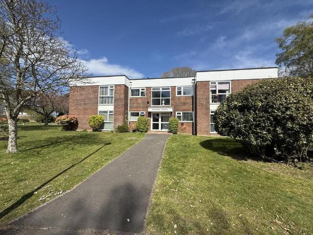 2 bedroom ground flat for sale