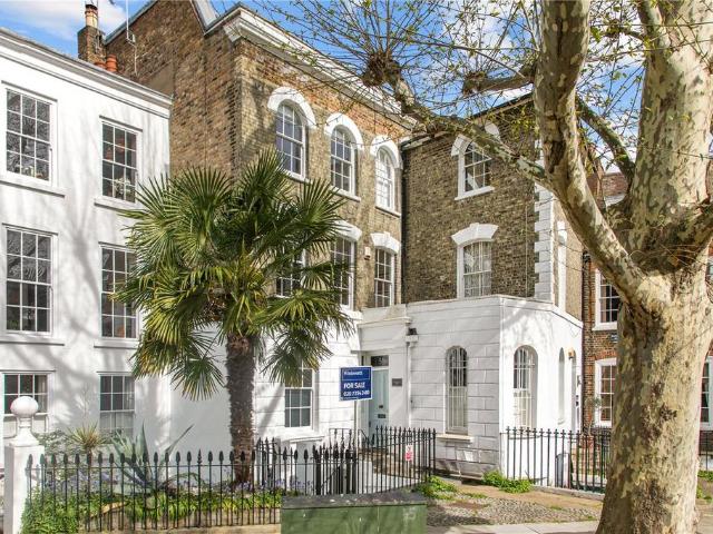 2 bedroom ground flat for sale