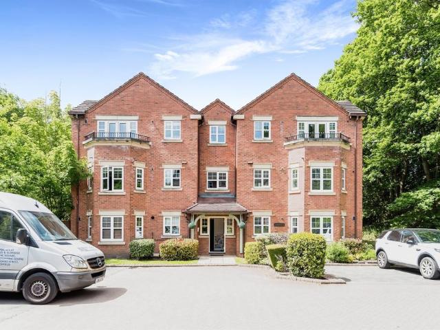 2 bedroom ground flat for sale
