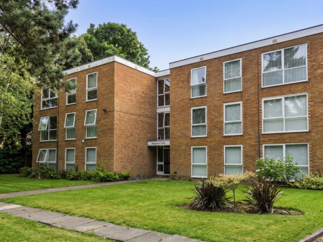 2 bedroom ground flat for sale