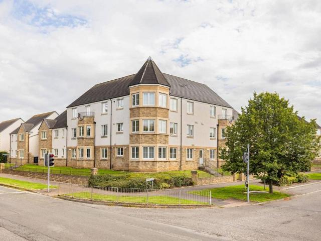 2 bedroom ground flat for sale