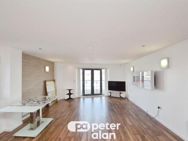 2 bedroom ground flat for sale
