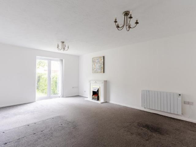 2 bedroom ground flat for sale