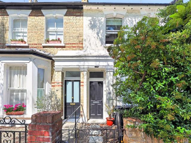 2 bedroom ground flat for sale