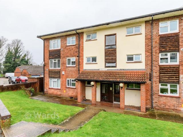 2 bedroom ground flat for sale
