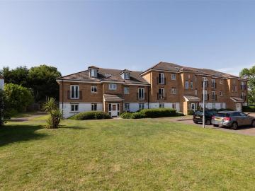 2 bedroom ground flat for sale