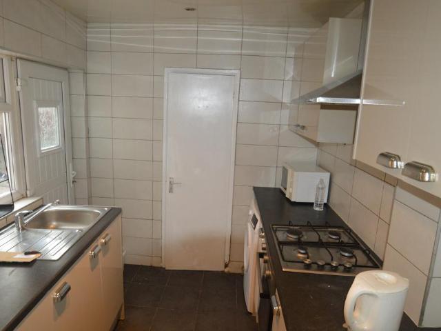 2 bedroom ground flat for sale