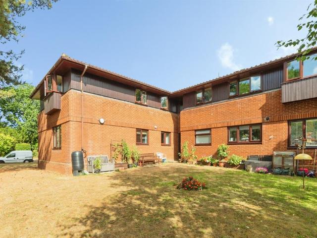 2 bedroom ground flat for sale