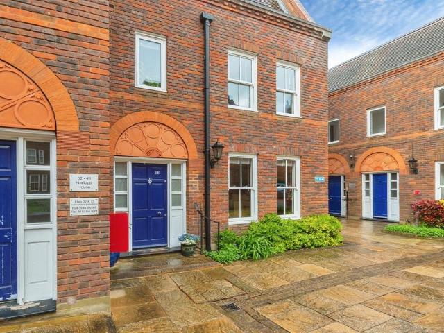 2 bedroom ground flat for sale