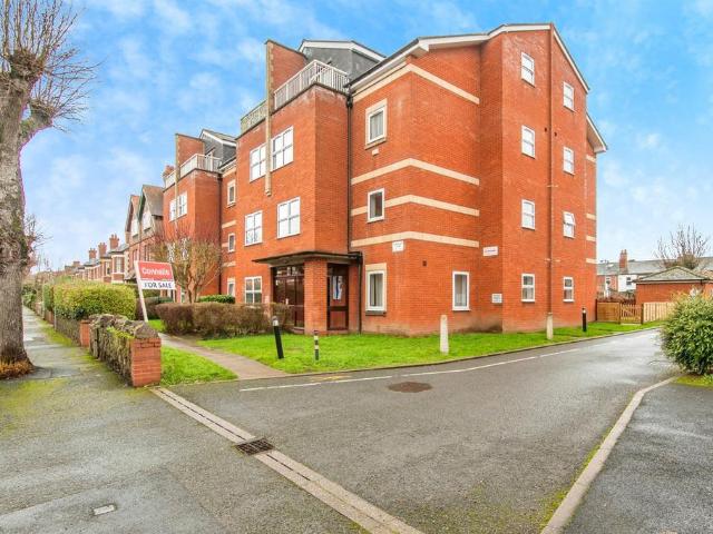 2 bedroom ground flat for sale
