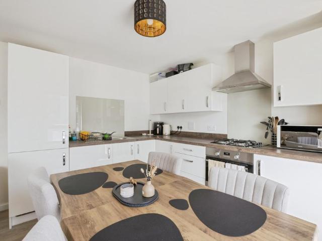 2 bedroom ground flat for sale