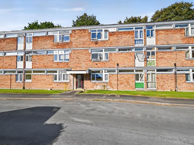 2 bedroom ground flat for sale