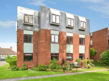 2 bedroom ground flat for sale