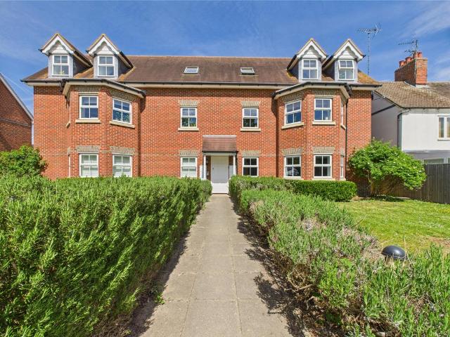 2 bedroom ground flat for sale