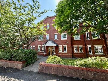 2 bedroom ground flat for sale