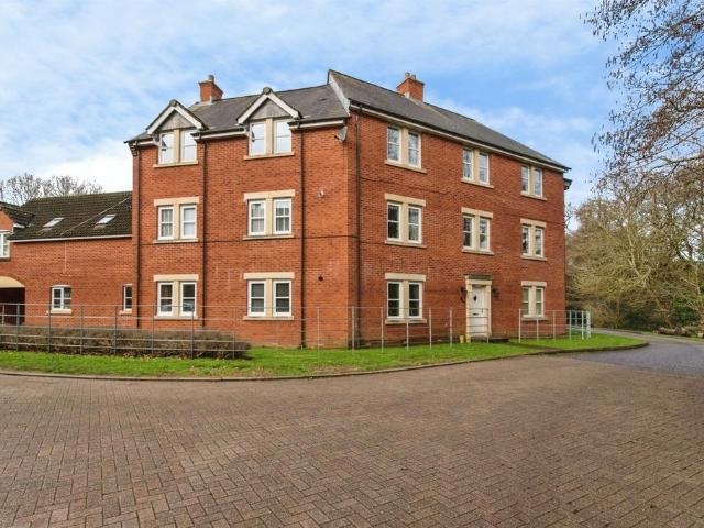 2 bedroom ground flat for sale