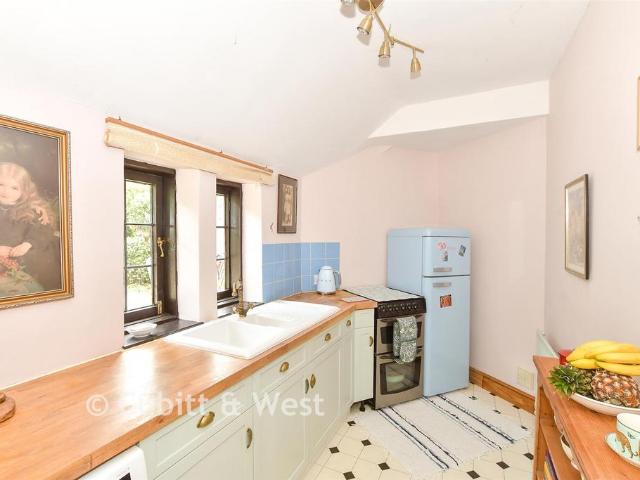 2 bedroom ground flat for sale