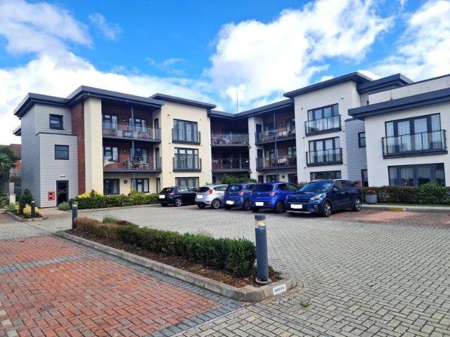 2 bedroom ground flat for sale