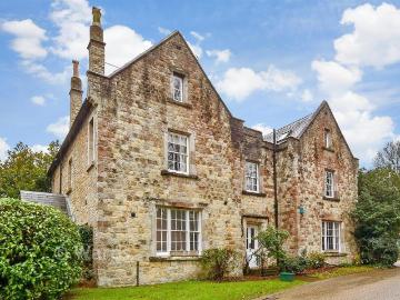 2 bedroom ground flat for sale