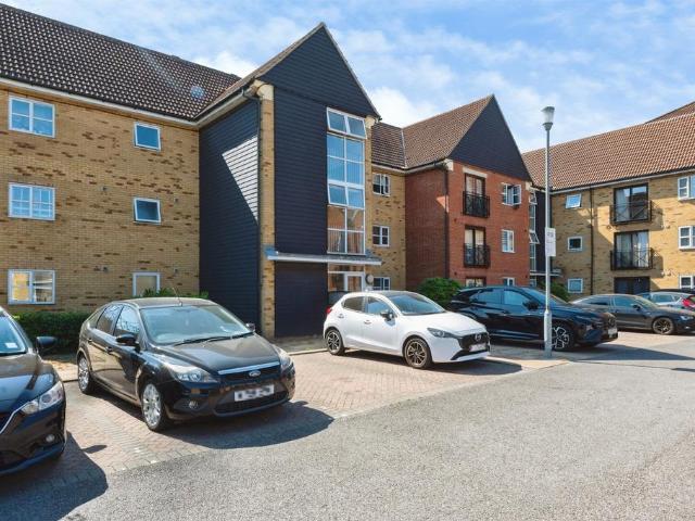 2 bedroom ground flat for sale