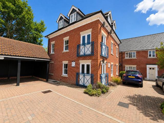 2 bedroom ground flat for sale