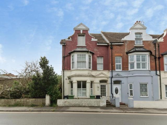 2 bedroom ground flat for sale