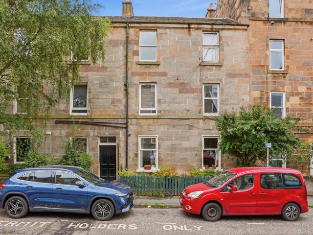 2 bedroom ground flat for sale