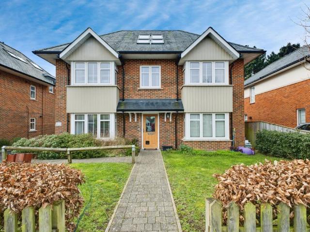2 bedroom ground flat for sale