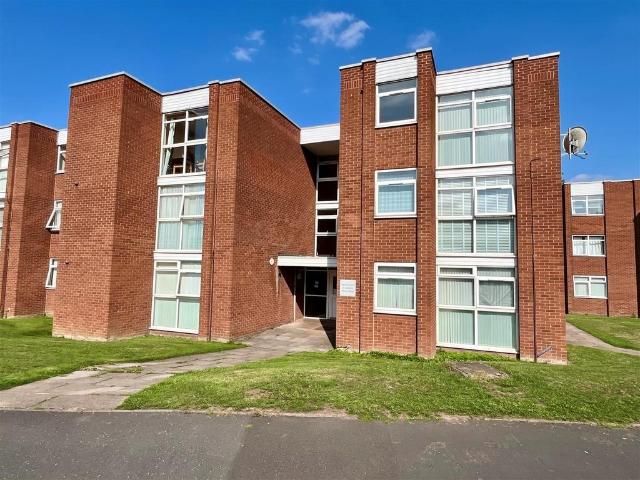 2 bedroom ground flat for sale