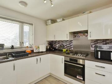 2 bedroom ground flat for sale