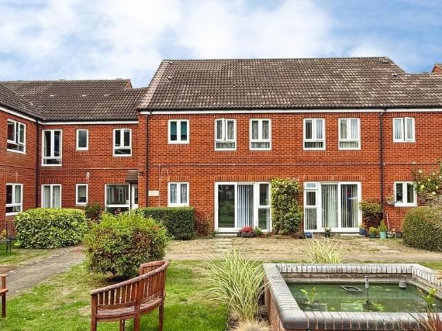 2 bedroom ground flat for sale