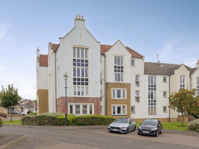 2 bedroom ground flat for sale