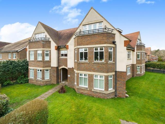 2 bedroom ground flat for sale